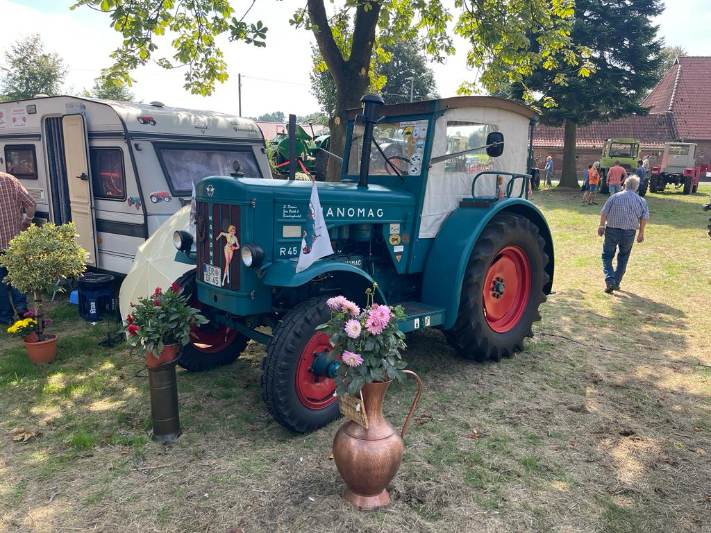 Hanno mit Blumen