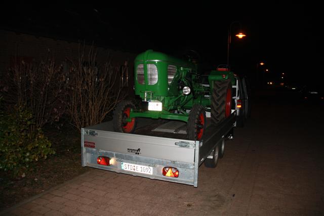 832 auf dem Anhänger
