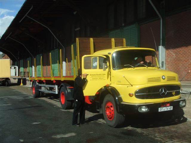 Mercedes Sattelzug