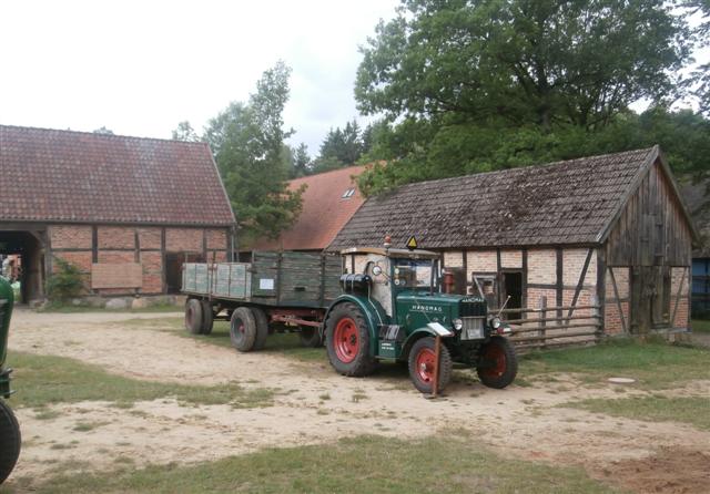R40 mit Hanomag Anhänger