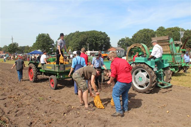 Multitracs als Erntehelfer