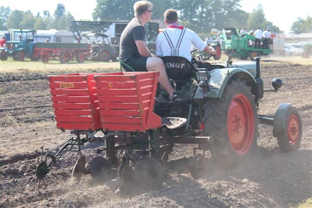 Fendt mit Legemaschine