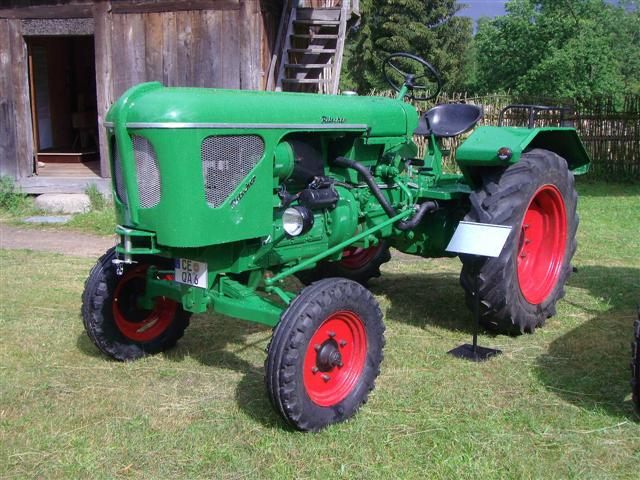 832 Junior