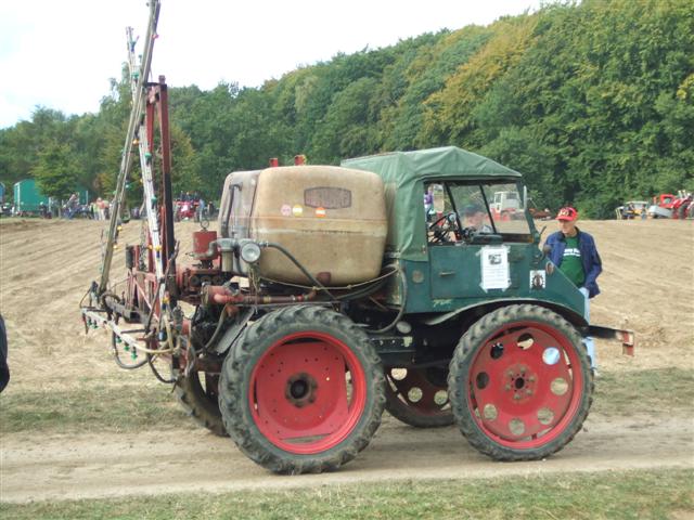 Unimog mit Pflegebereifung