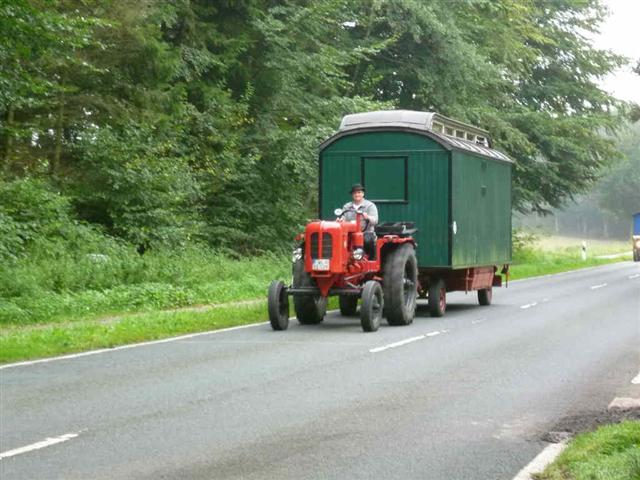 528 mit Bauwagen