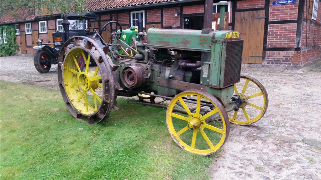 John Deere Benziner