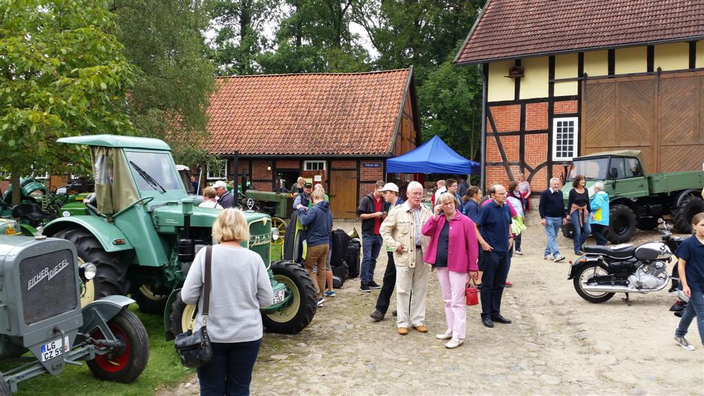 Besucher im Hof