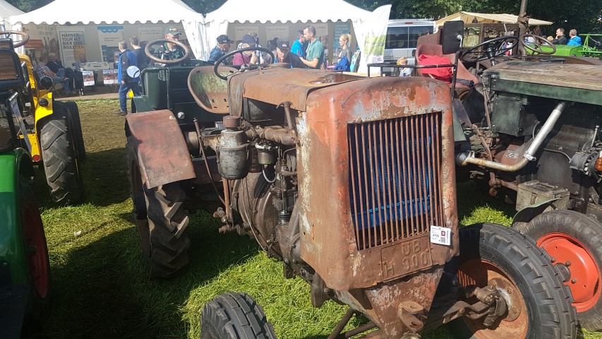 patinierter Schlepper