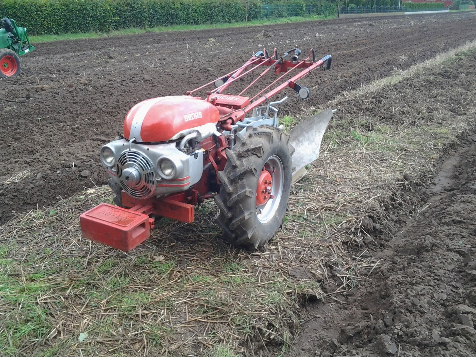 Bucher mit Pflug