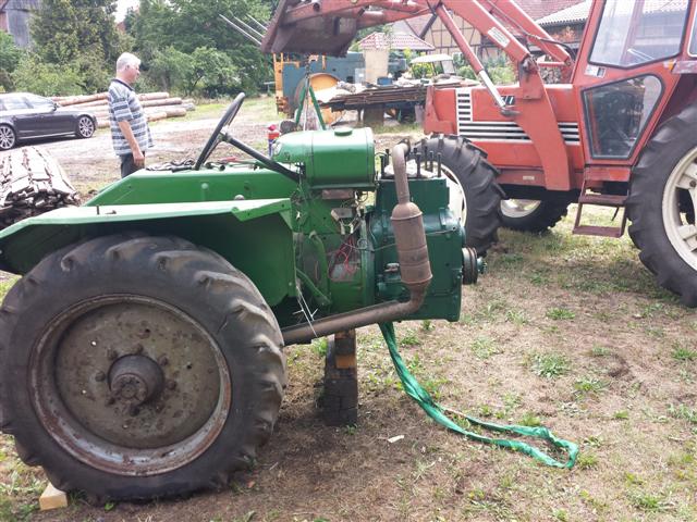Schlepperhinterteil mit Motor