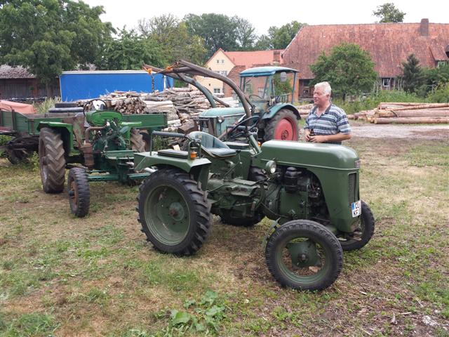 Bautzschlepper mittels Schleppstange vor gekuppelt